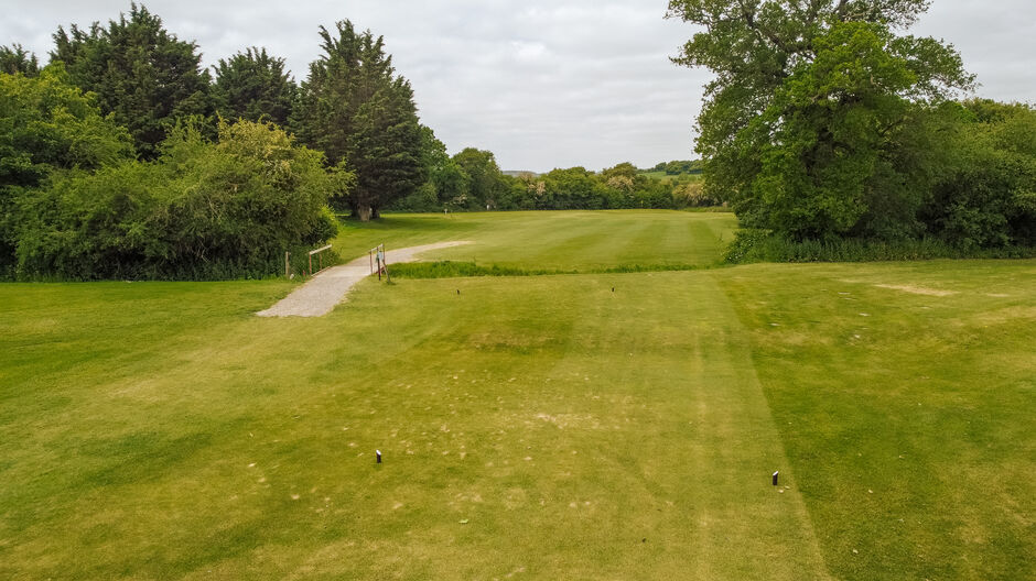 Golf hole 3 on golf course in Hampshire